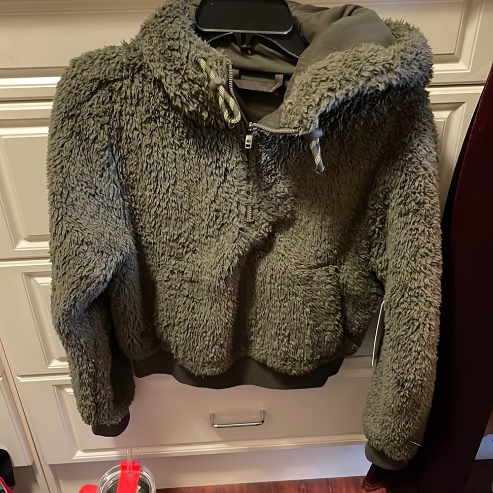 Lululemon NWT size 4 oh so Sherpa half zip